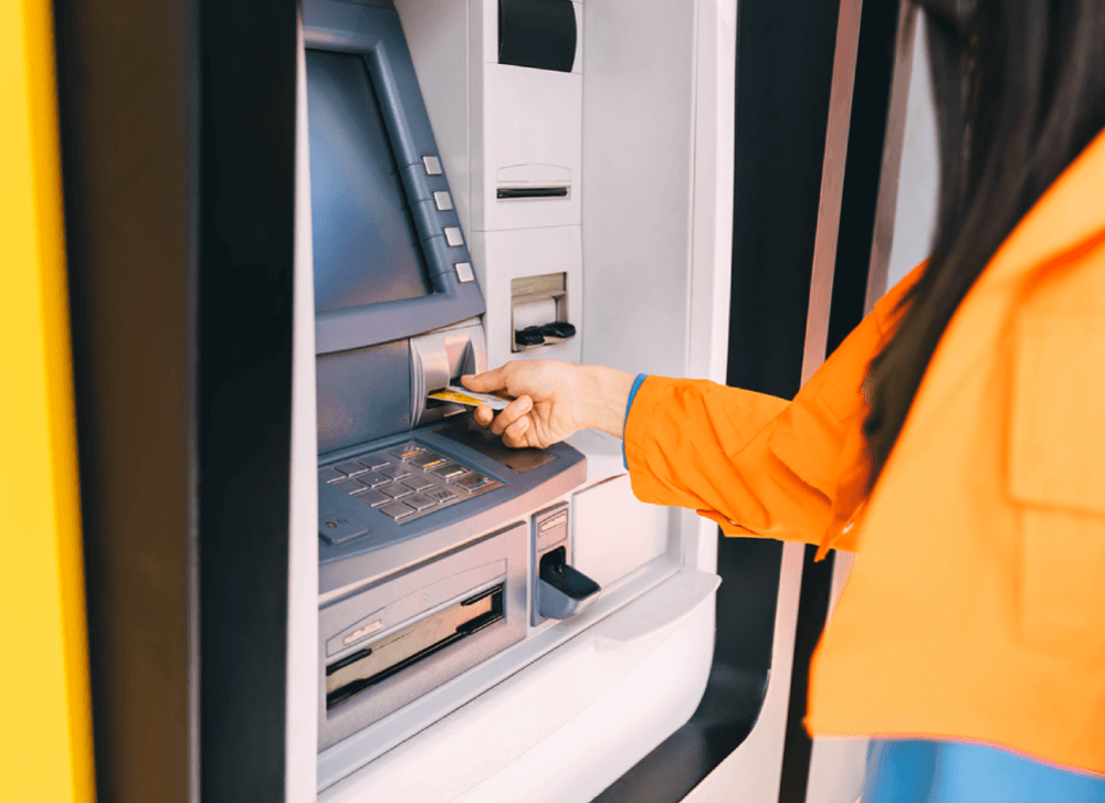 Eagle Eye Networks - Smart Video Surveillance for Banks and Credit Unions ATM more than cameras - Eagle Eye Networks - Smart Video Surveillance for Banks and Credit Unions