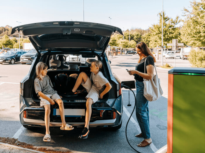 ev charging blog 2 - Securing the future of EV charging with smart surveillance